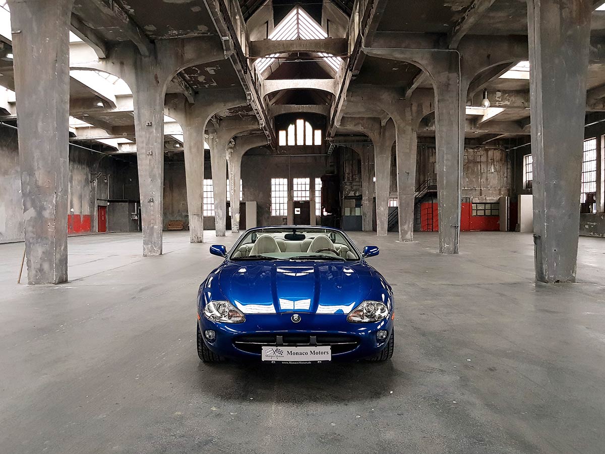 Monaco Motors München - Jaguar XK8 - königsblau - front